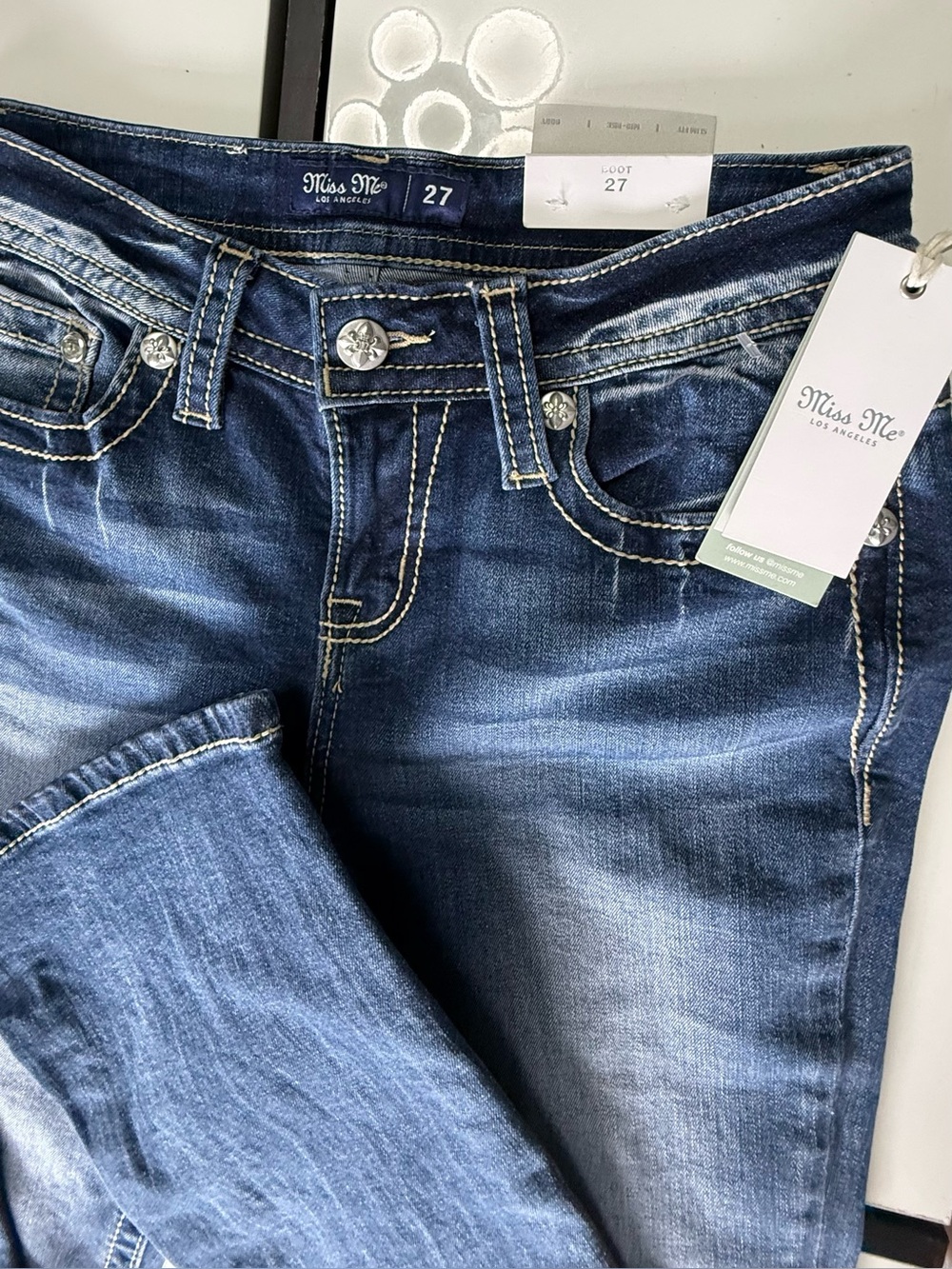 NWT Miss Me Mid-Rise Bootcut Jeans - Wing & Floral Embroidery - Size 27/32 - Picture 8 of 16